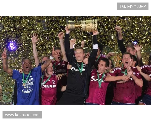 诺伊尔职业生涯高光时刻回顾：巅峰表现与关键扑救